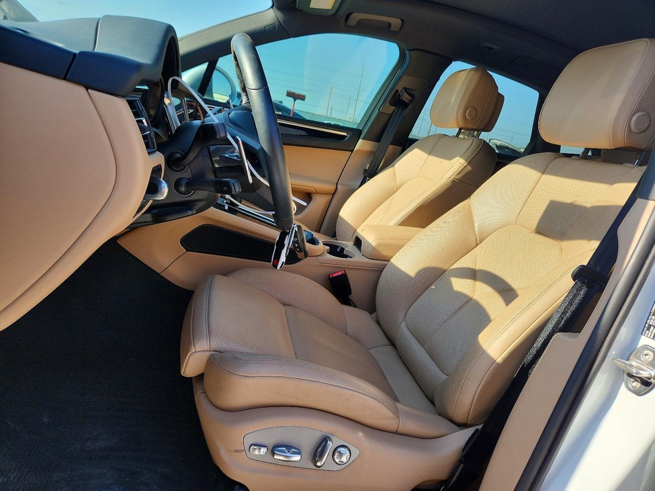 2025 Porsche Macan Base - Image 7