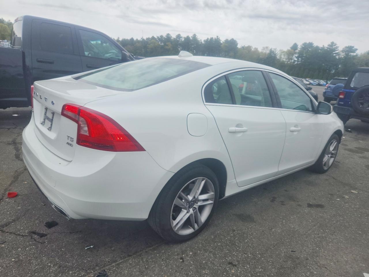 2015 Volvo S60 Premier - Image 3