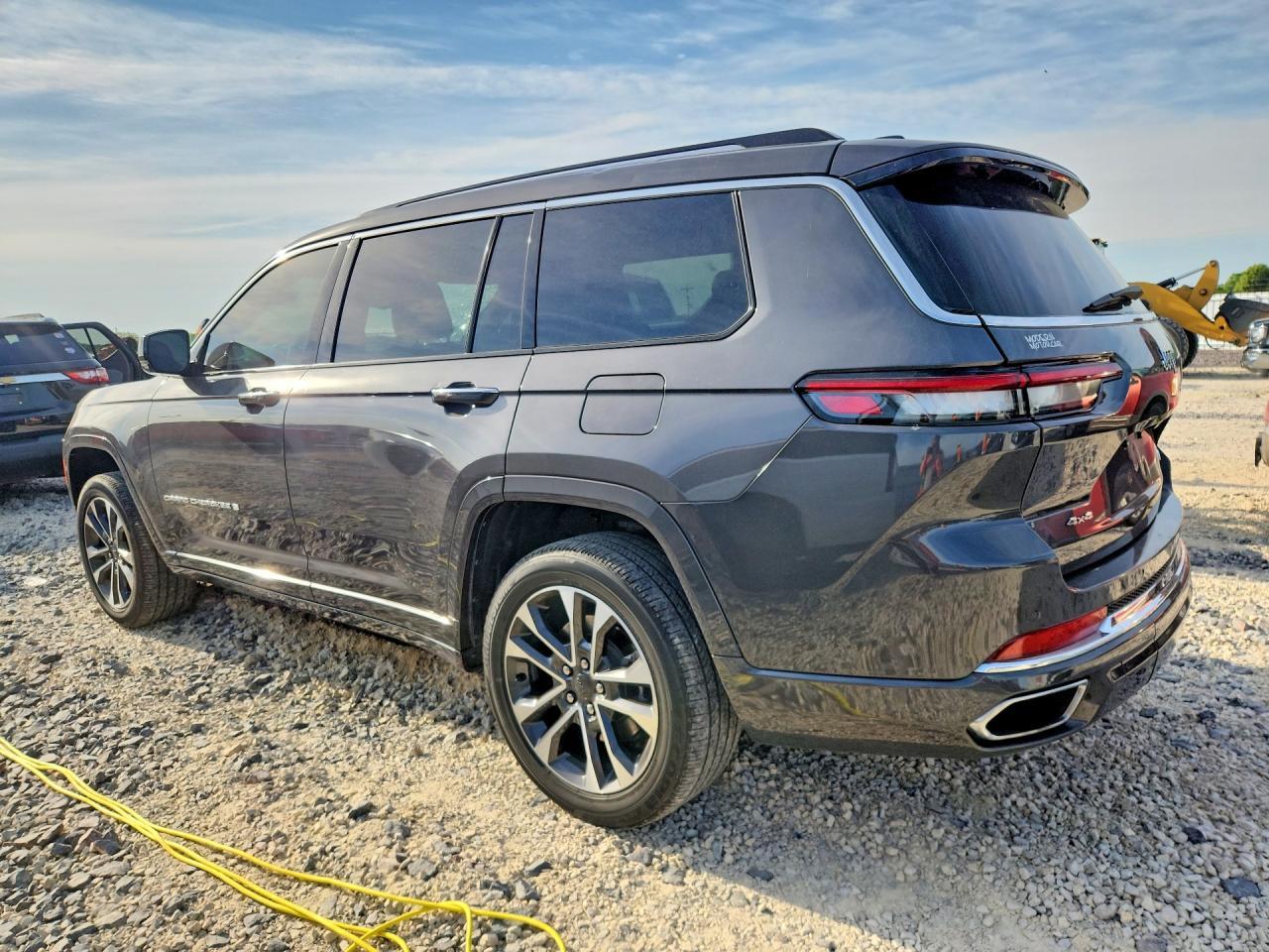 2023 Jeep Grand Cherokee L Overland - Фото 2