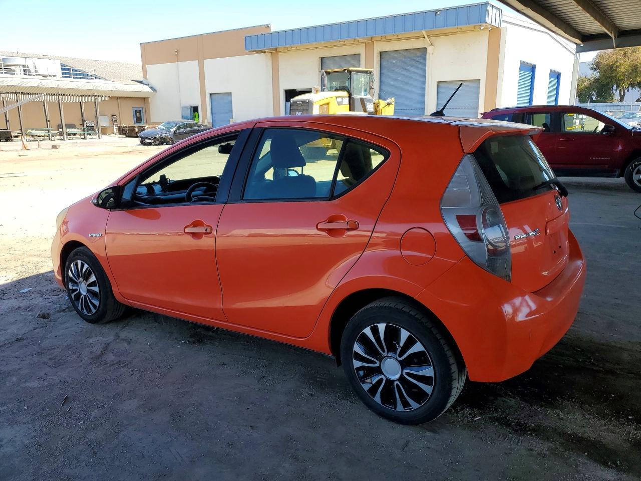 2013 Toyota Prius C Two - Фото 2