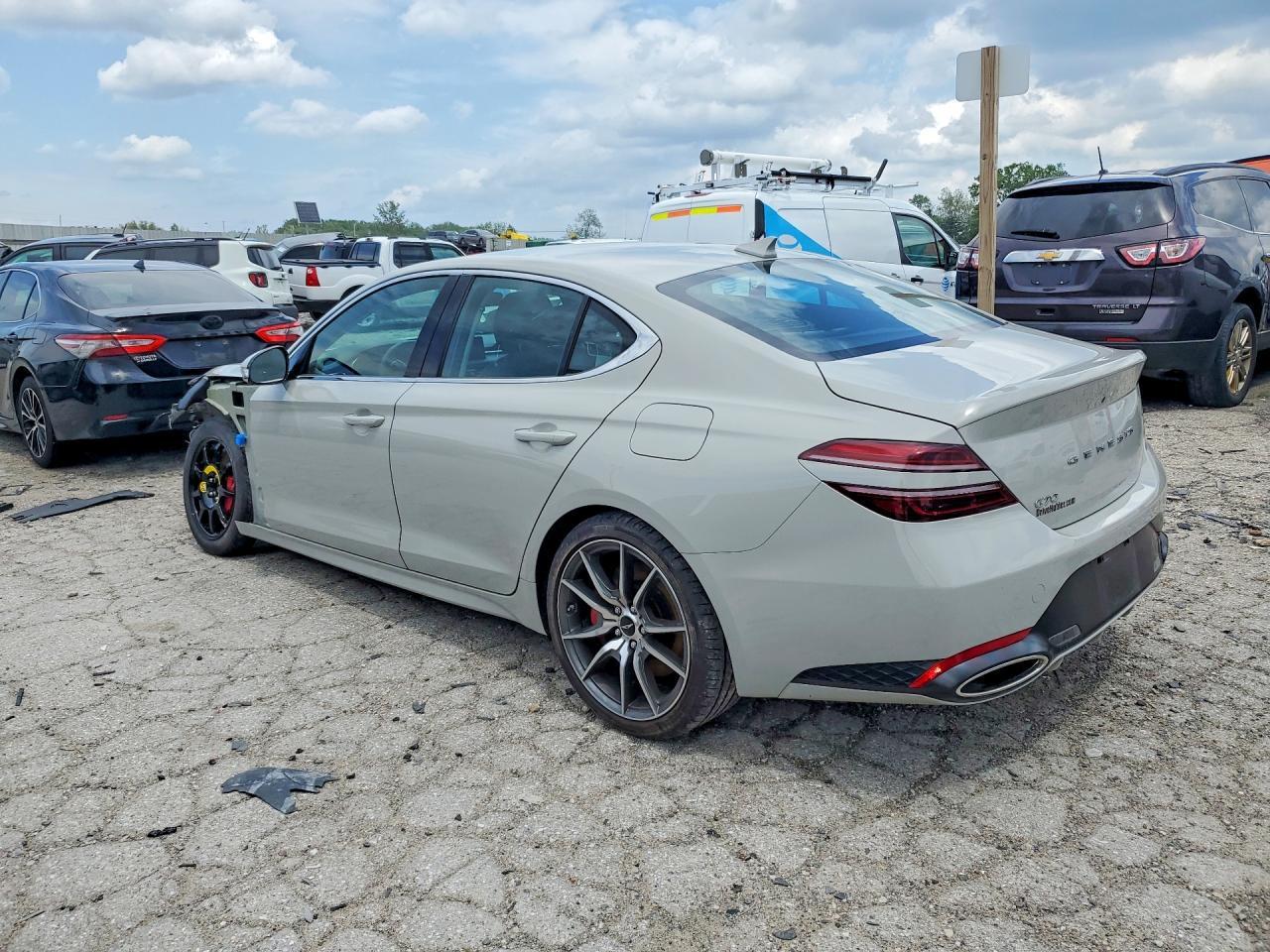 2025 Genesis G70 2.5T Standard - Фото 2