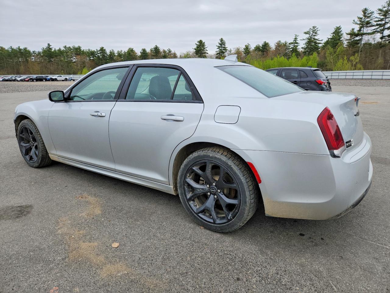 2022 Chrysler 300 Touring L - Image 2