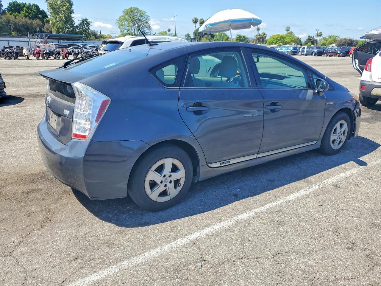 2011 Toyota Prius Two - Image 3