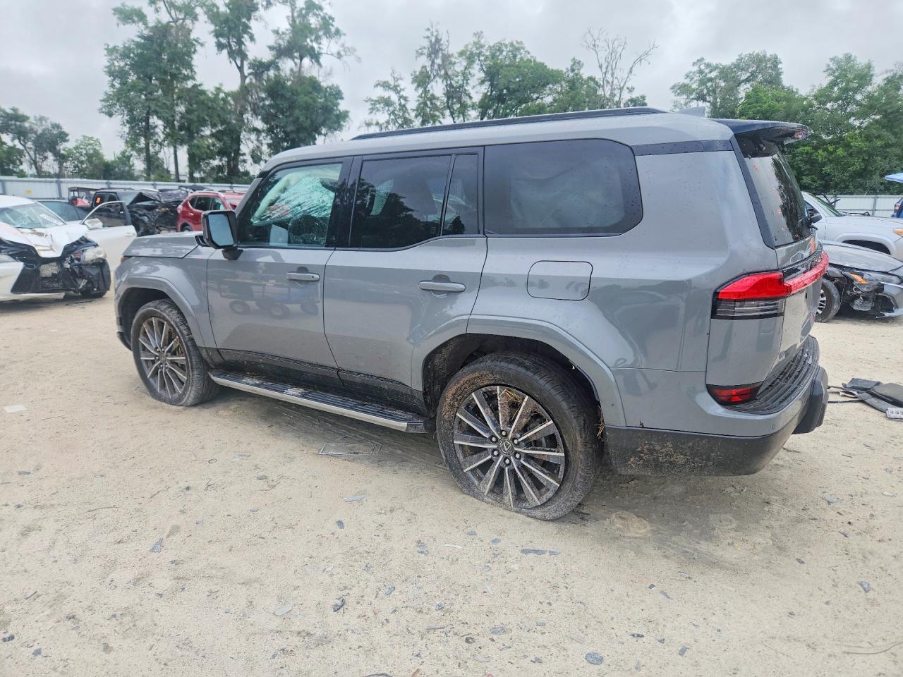 2024 Lexus Gx 550 Luxury - Image 2