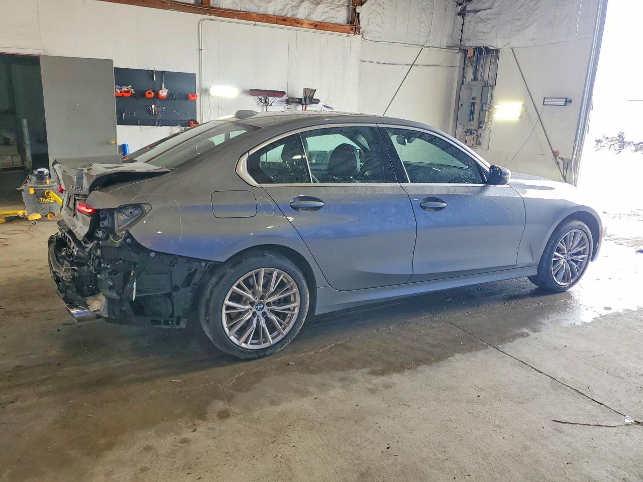 2024 BMW 330Xi - Фото 3
