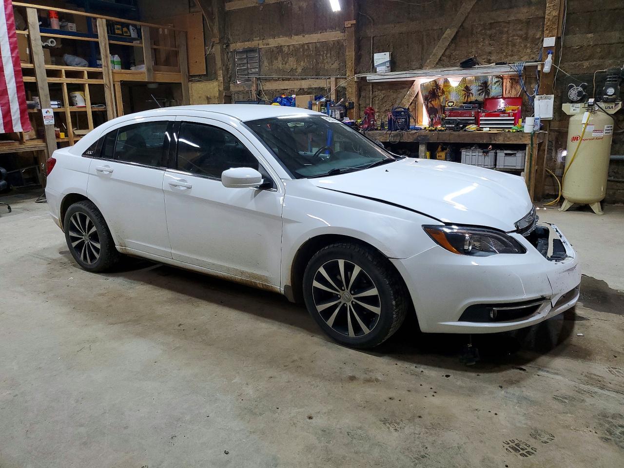 2014 Chrysler 200 Touring - Фото 4