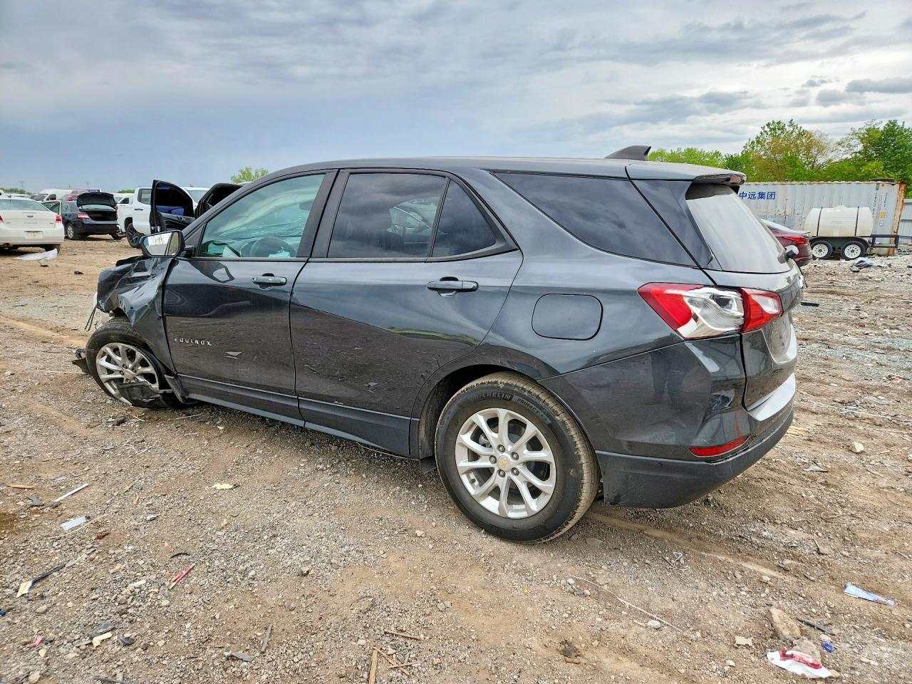 2021 Chevrolet Equinox Ls - Фото 2