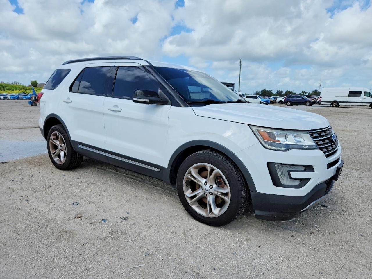 2016 Ford Explorer Xlt - Image 4