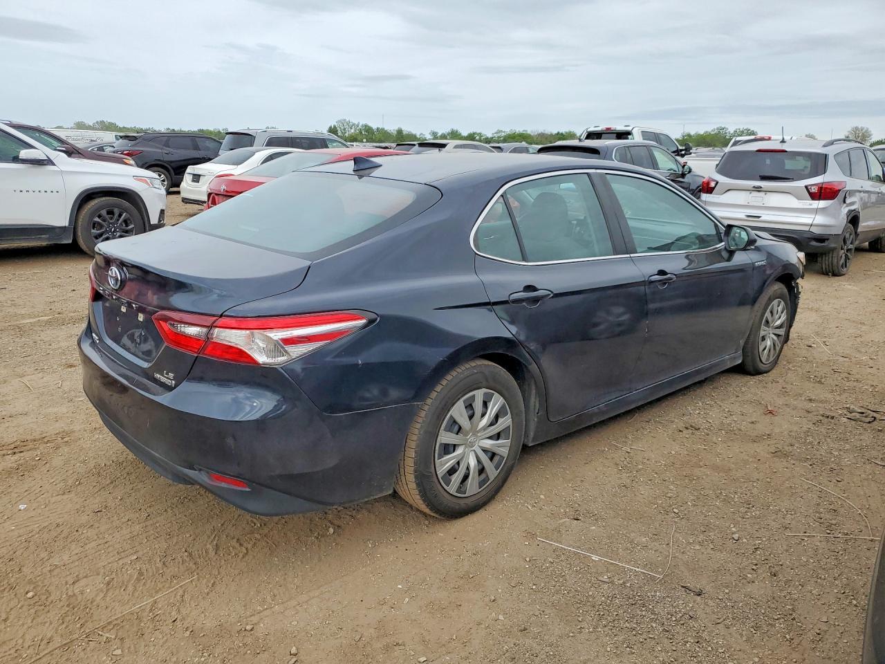 2021 Toyota Camry Hybrid Le - Фото 3