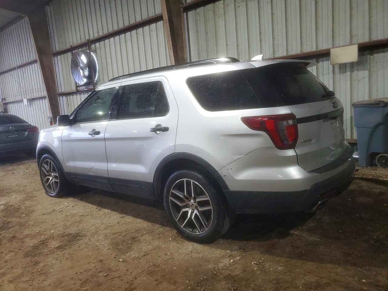 2016 Ford Explorer Sport - Фото 2