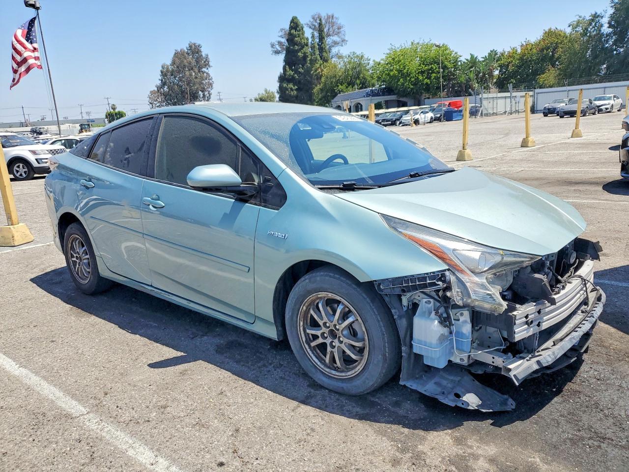 2018 Toyota Prius Two - Фото 4