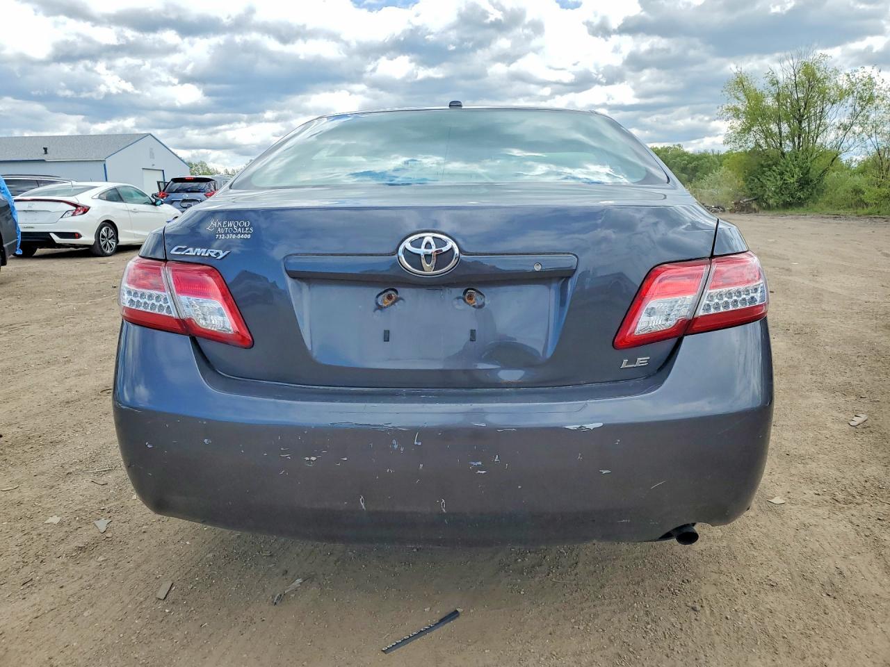 2011 Toyota Camry Le - Фото 6