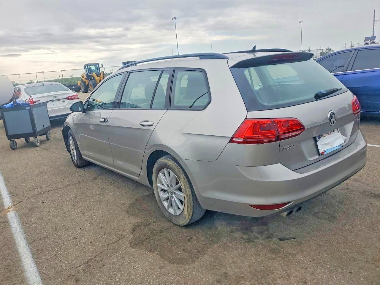 2016 Volkswagen Golf Sportwagen S - Фото 2