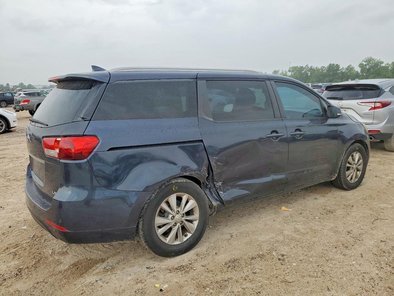 2016 Kia Sedona Lx - Фото 3