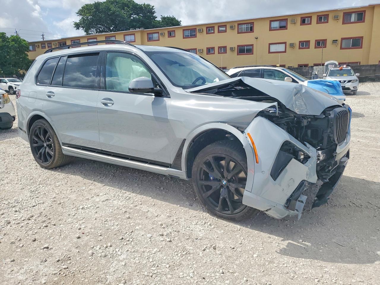 2026 BMW X7 xDrive40I - Фото 4
