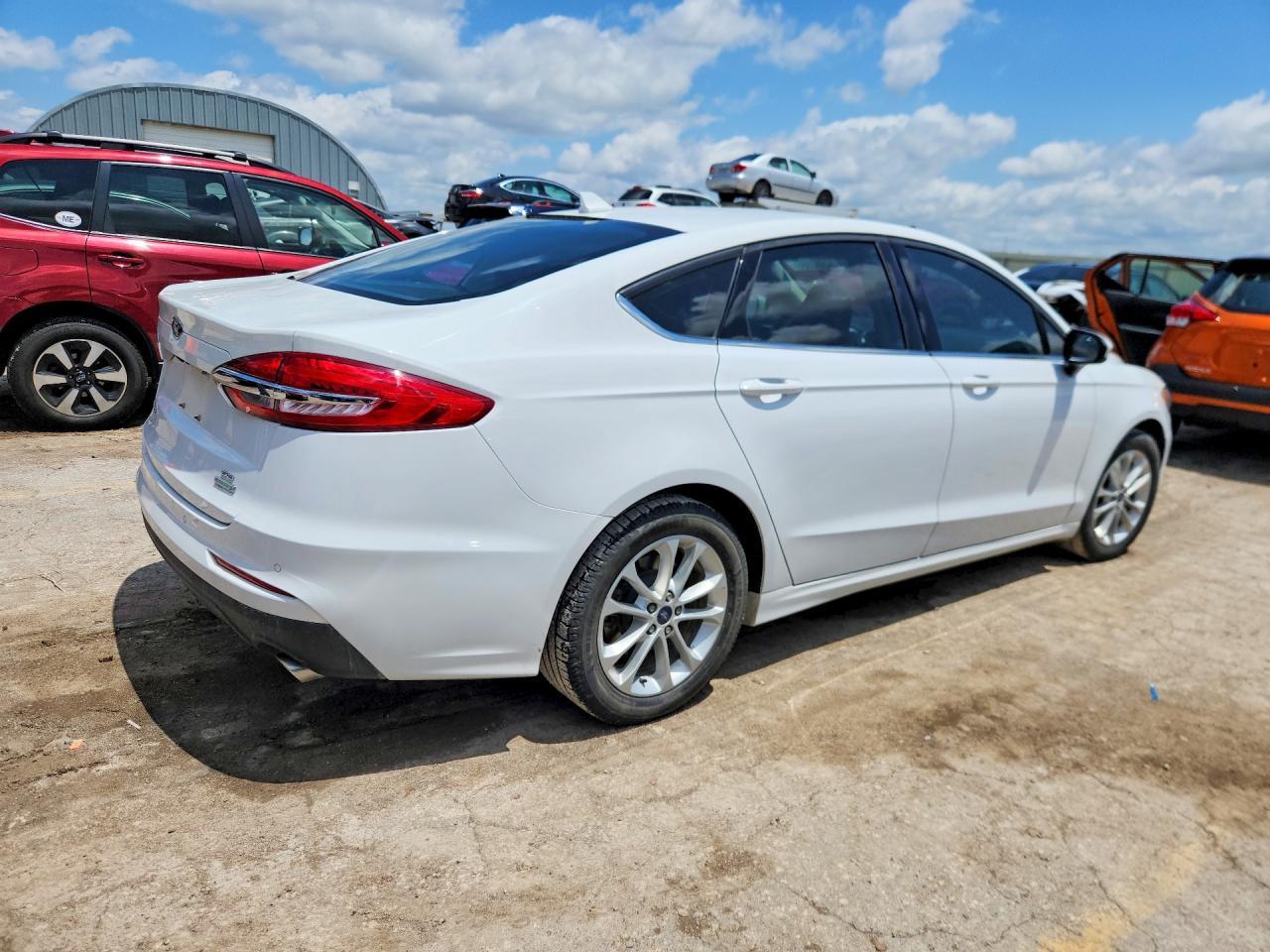 2020 Ford Fusion Se - Image 3