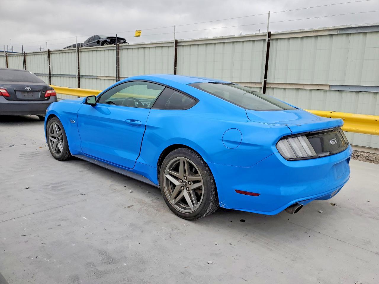2017 Ford Mustang Gt - Image 2