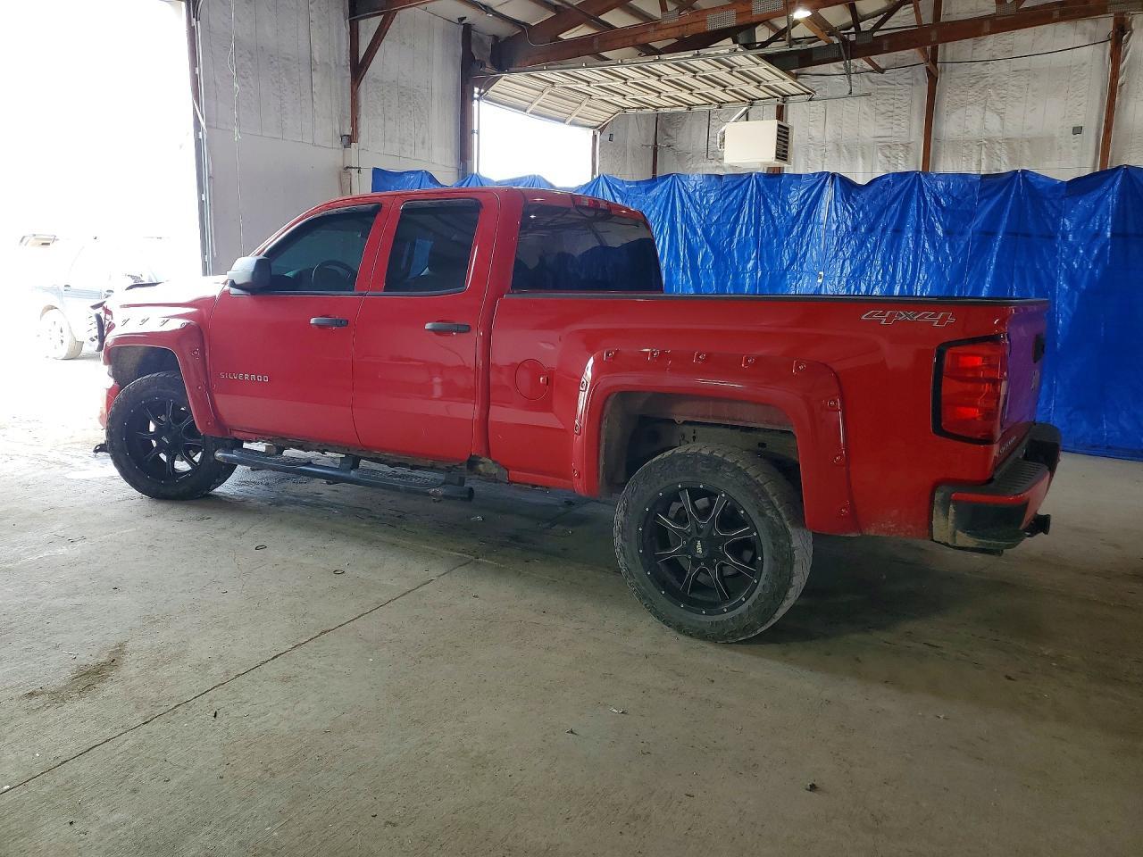 2017 Chevrolet Silverado K1500 Custom - Фото 2