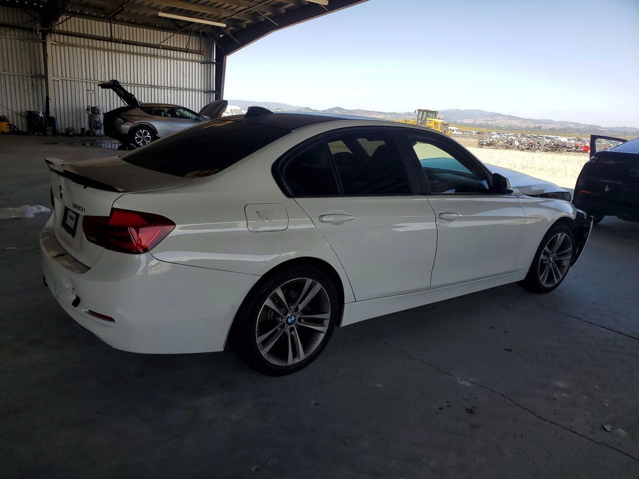 2018 BMW 320 I - Image 3