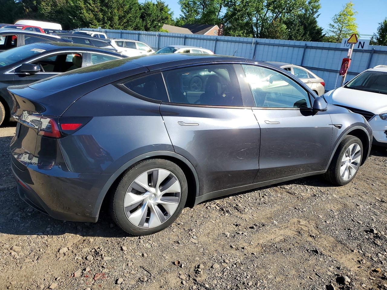2024 Tesla Model Y - Фото 3