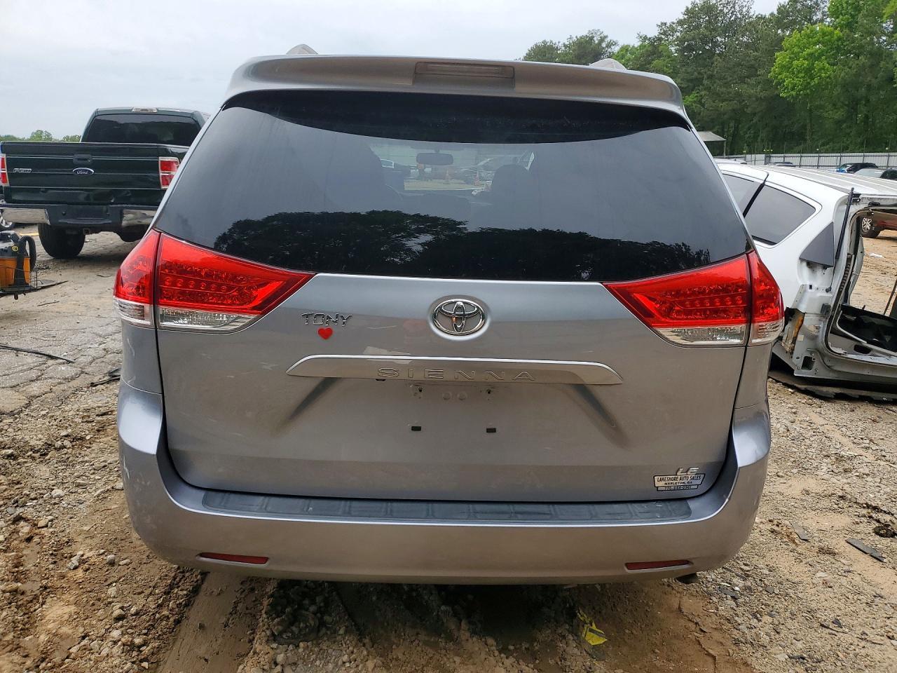 2011 Toyota Sienna Le - Image 6