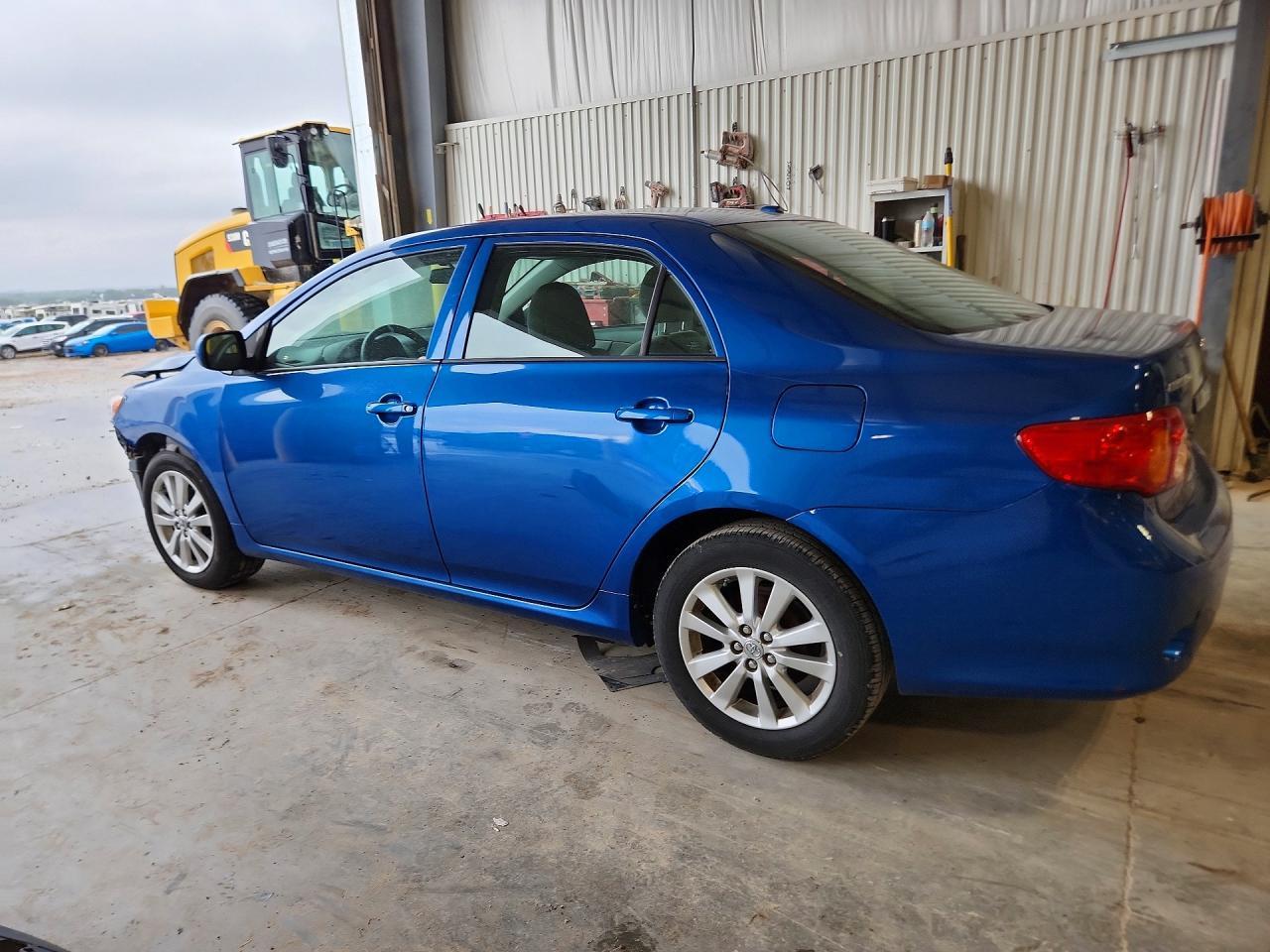 2010 Toyota Corolla Le - Фото 2