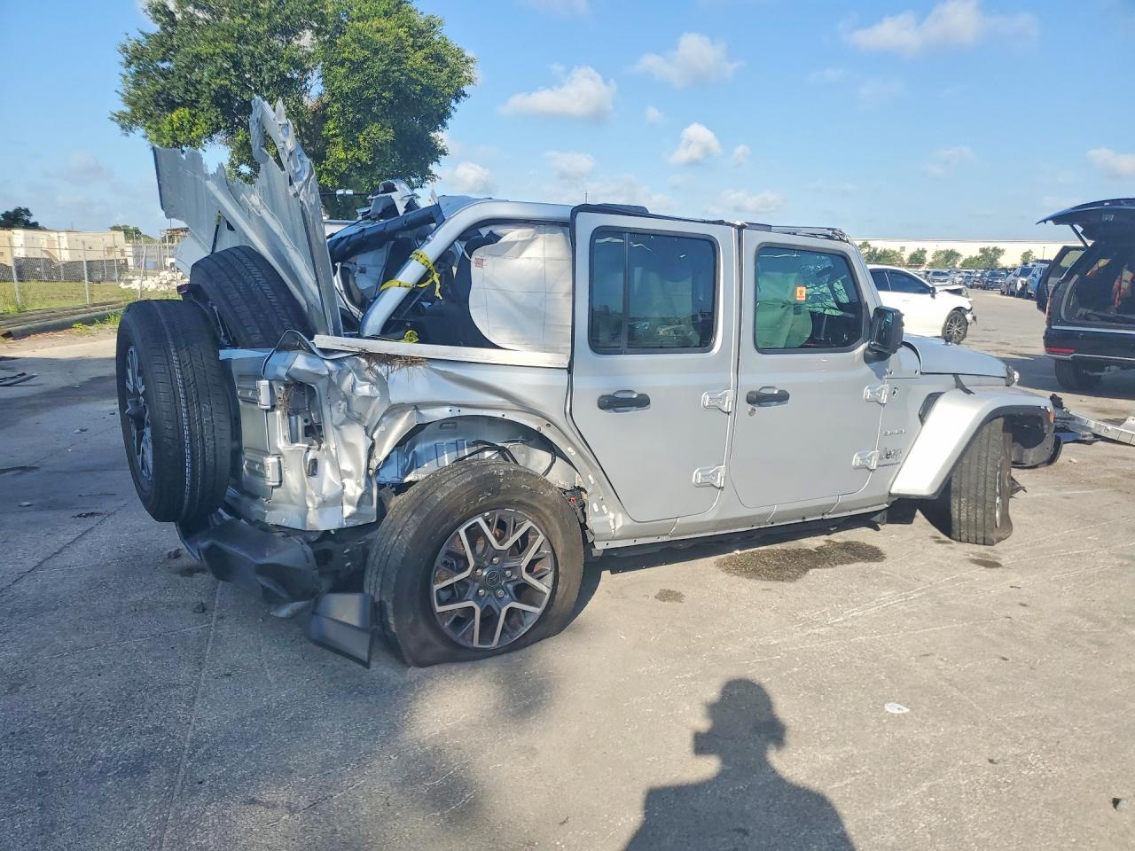 2024 Jeep Wrangler Sahara - Фото 3
