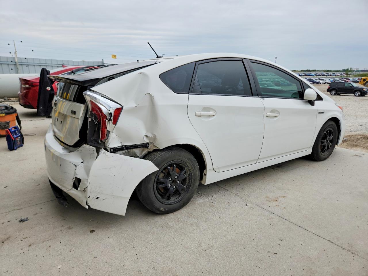 2014 Toyota Prius Two - Фото 3