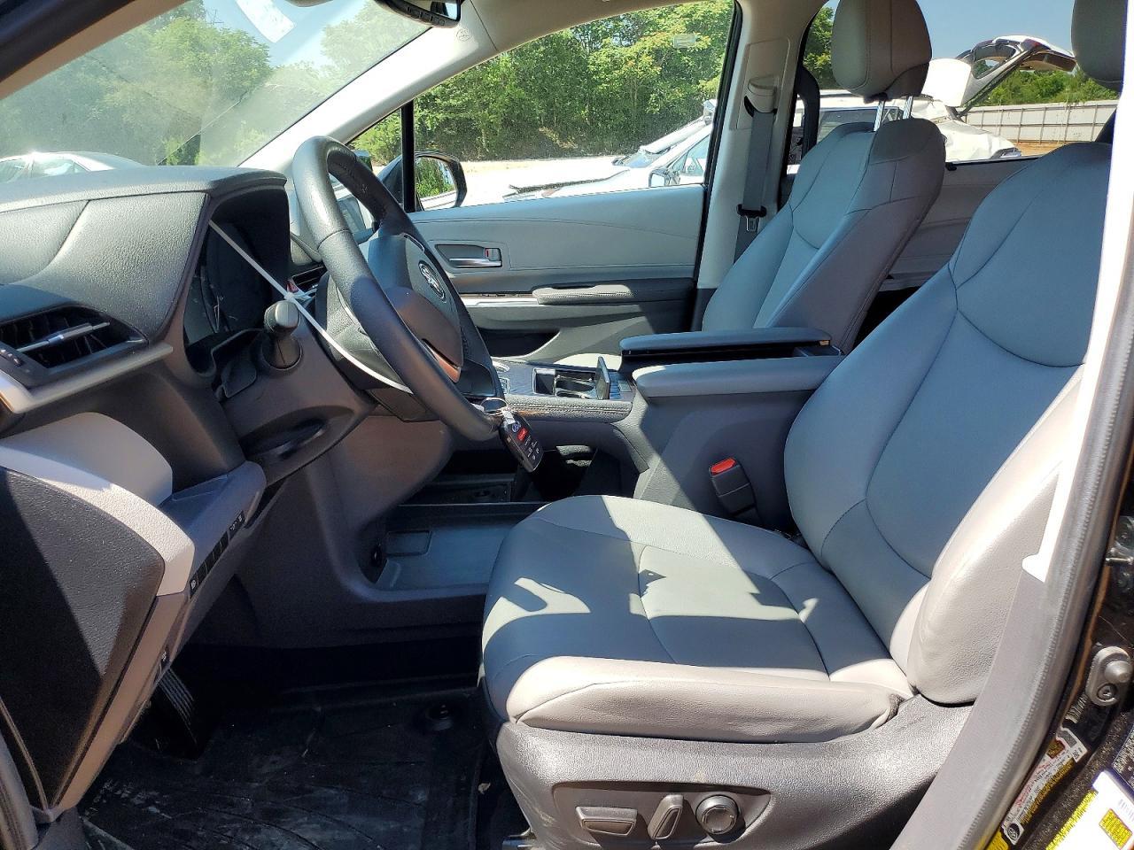 2024 Toyota Sienna Xle - Image 7