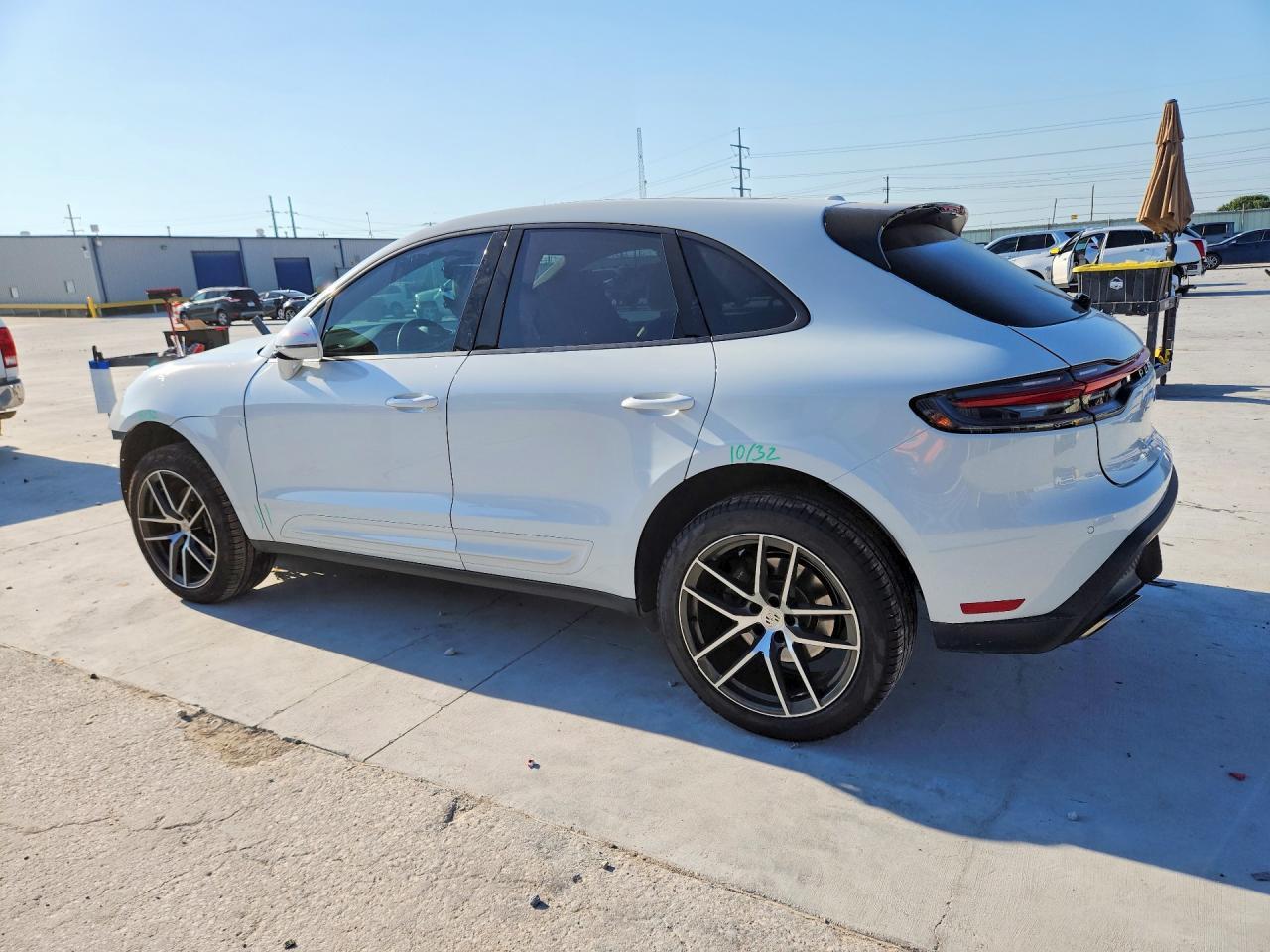 2025 Porsche Macan Base - Image 2