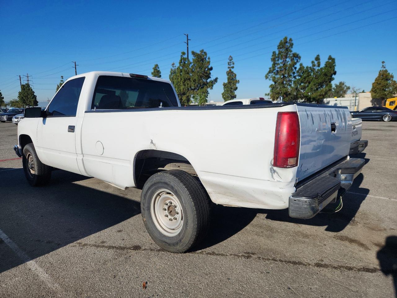 2000 Chevrolet Gmt-400 C2500 - Image 2