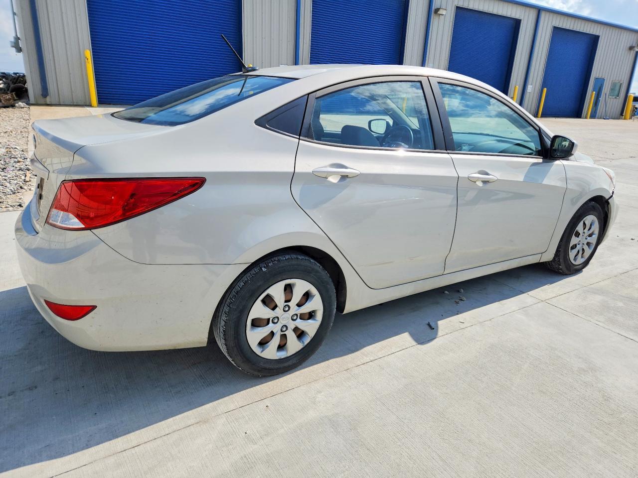 2016 Hyundai Accent Se - Image 3
