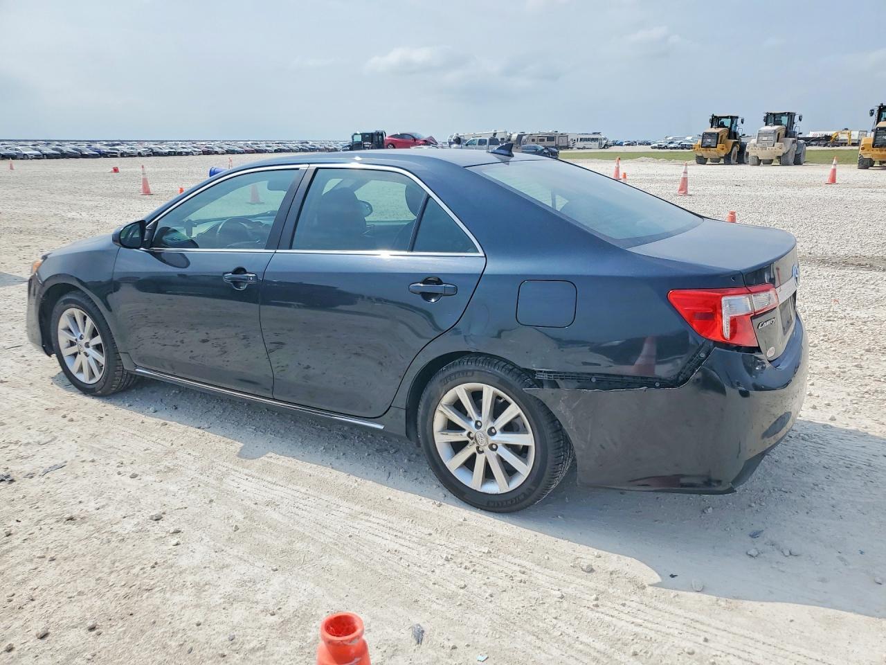 2012 Toyota Camry Xle V6 - Фото 2