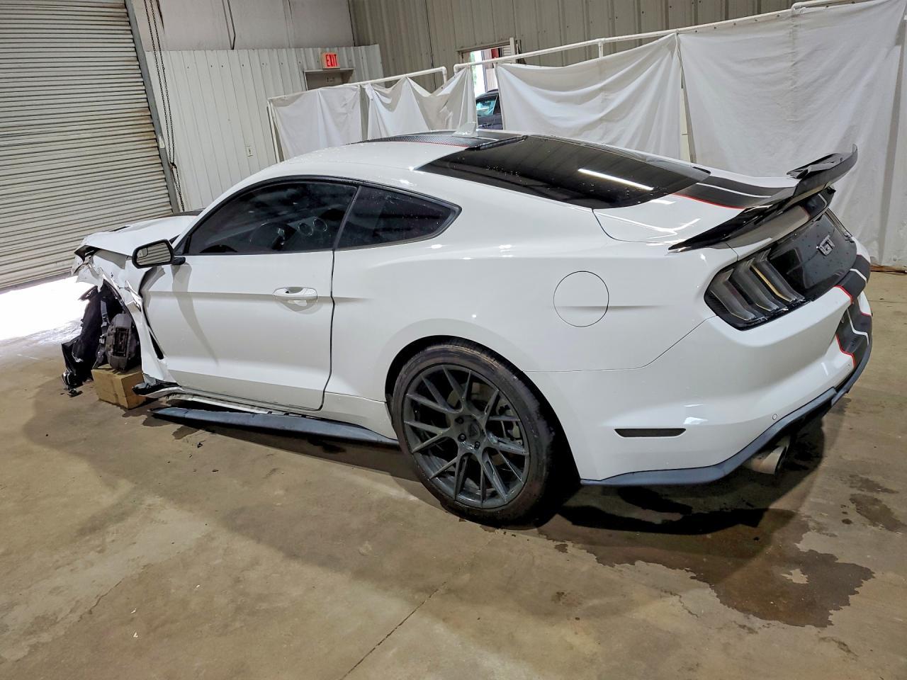 2020 Ford Mustang Gt - Фото 2