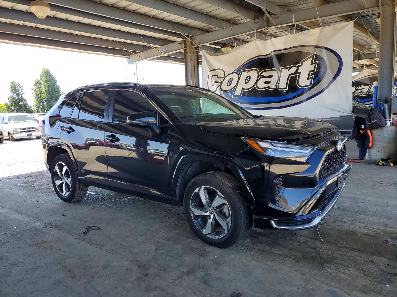 2025 Toyota Rav4 Se - Image 4
