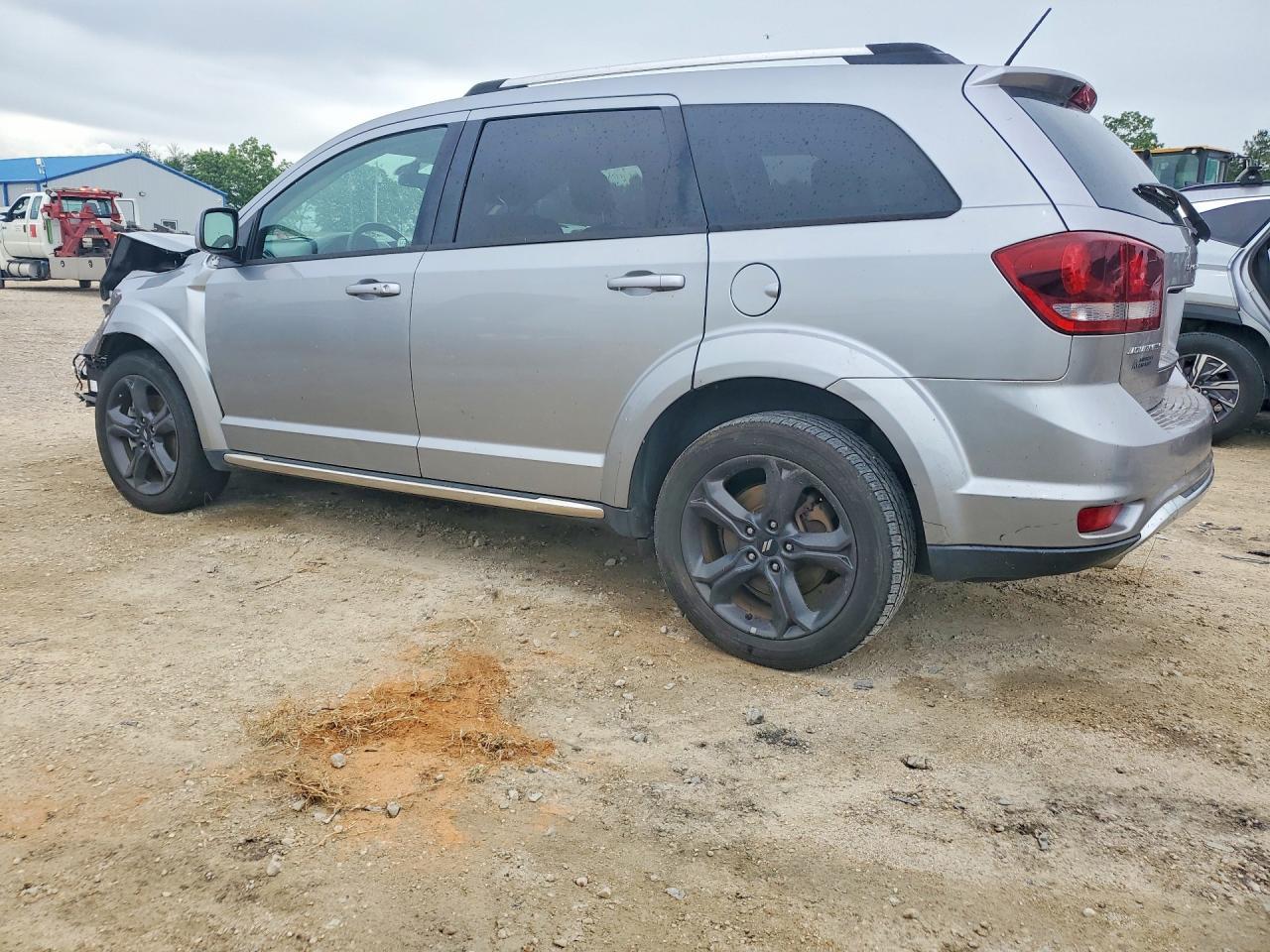 2018 Dodge Journey Crossroad - Image 2