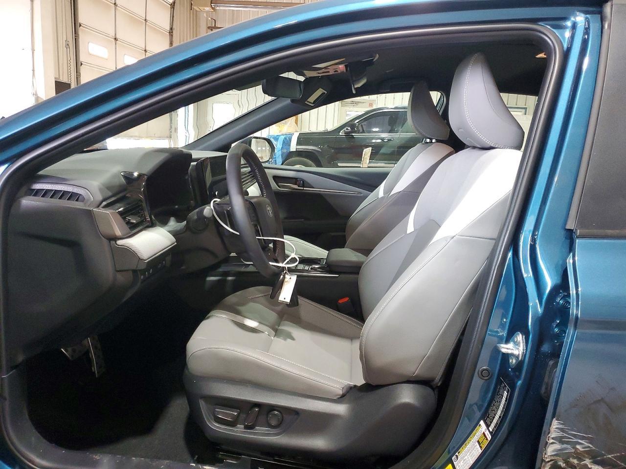 2025 Toyota Camry Se - Image 7