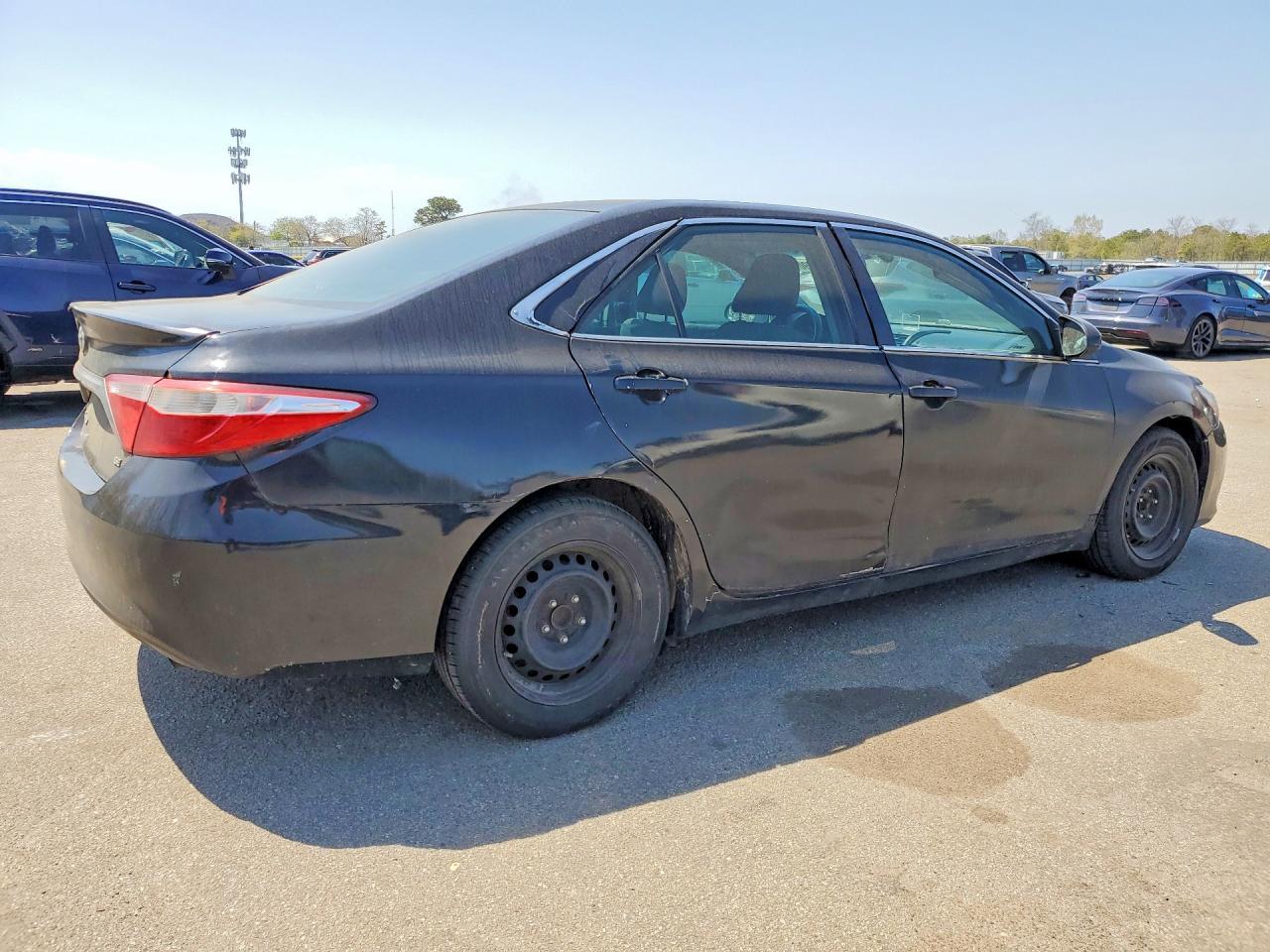 2016 Toyota Camry Hybrid Le - Фото 3