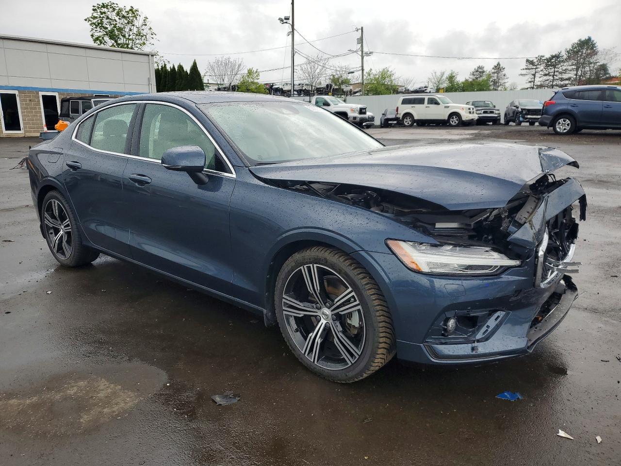 2022 Volvo S60 B5 Inscription - Image 4
