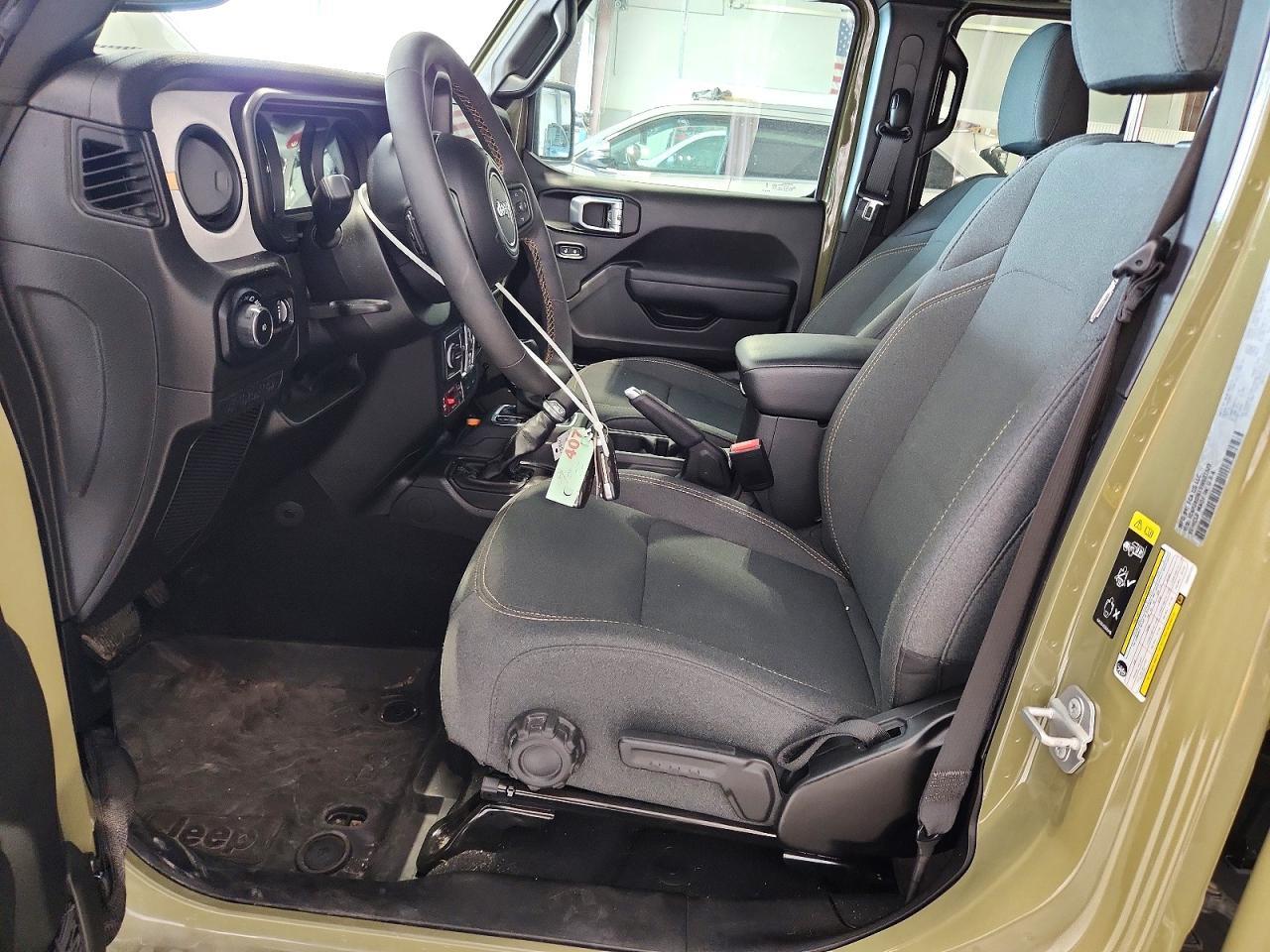 2025 Jeep Wrangler Sport - Фото 7