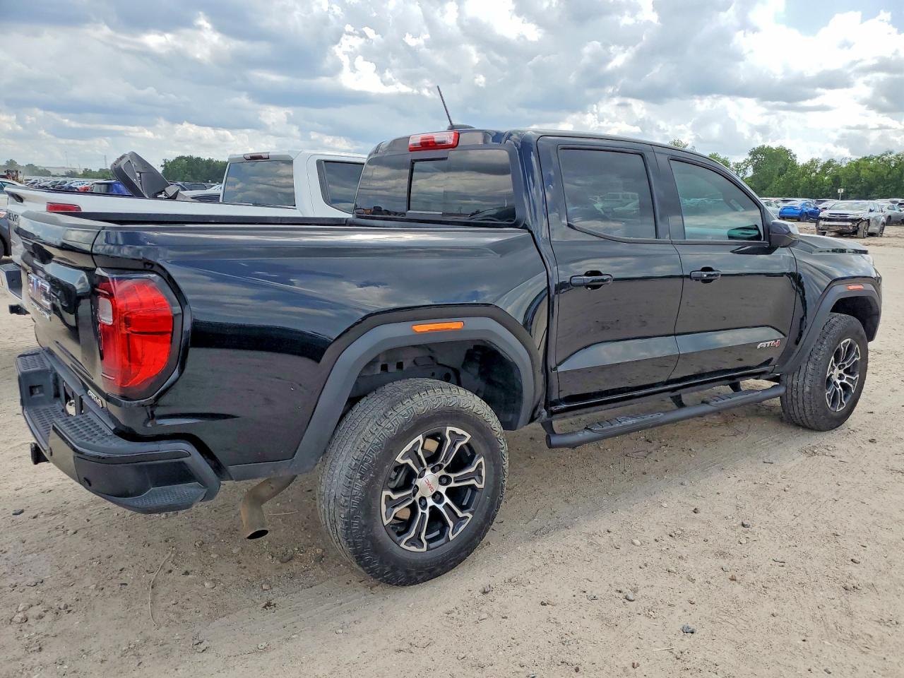 2024 GMC Canyon At4 - Фото 3