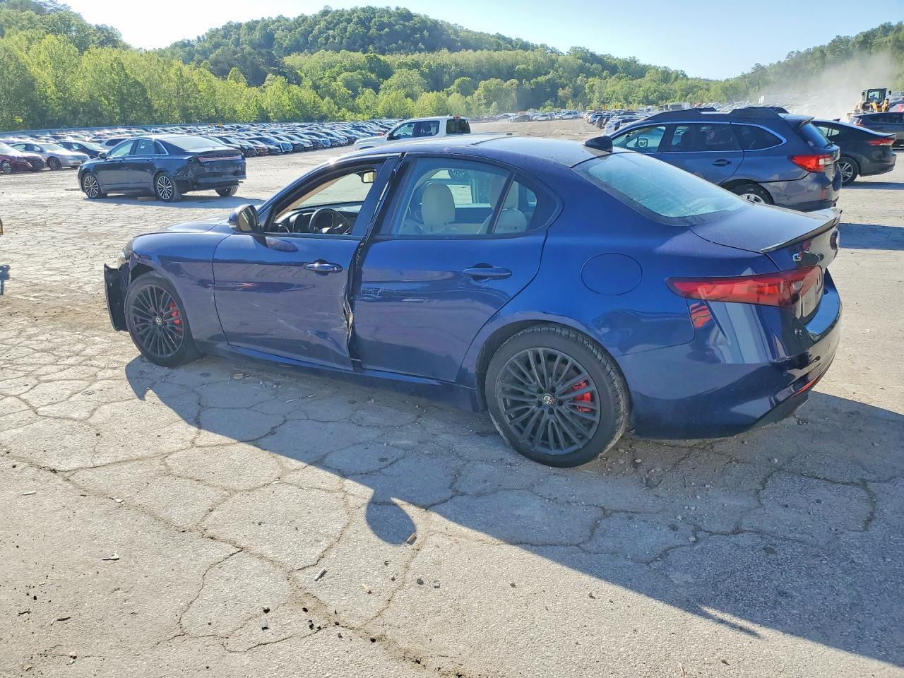 2017 Alfa Romeo Giulia Ti Q4 - Image 2
