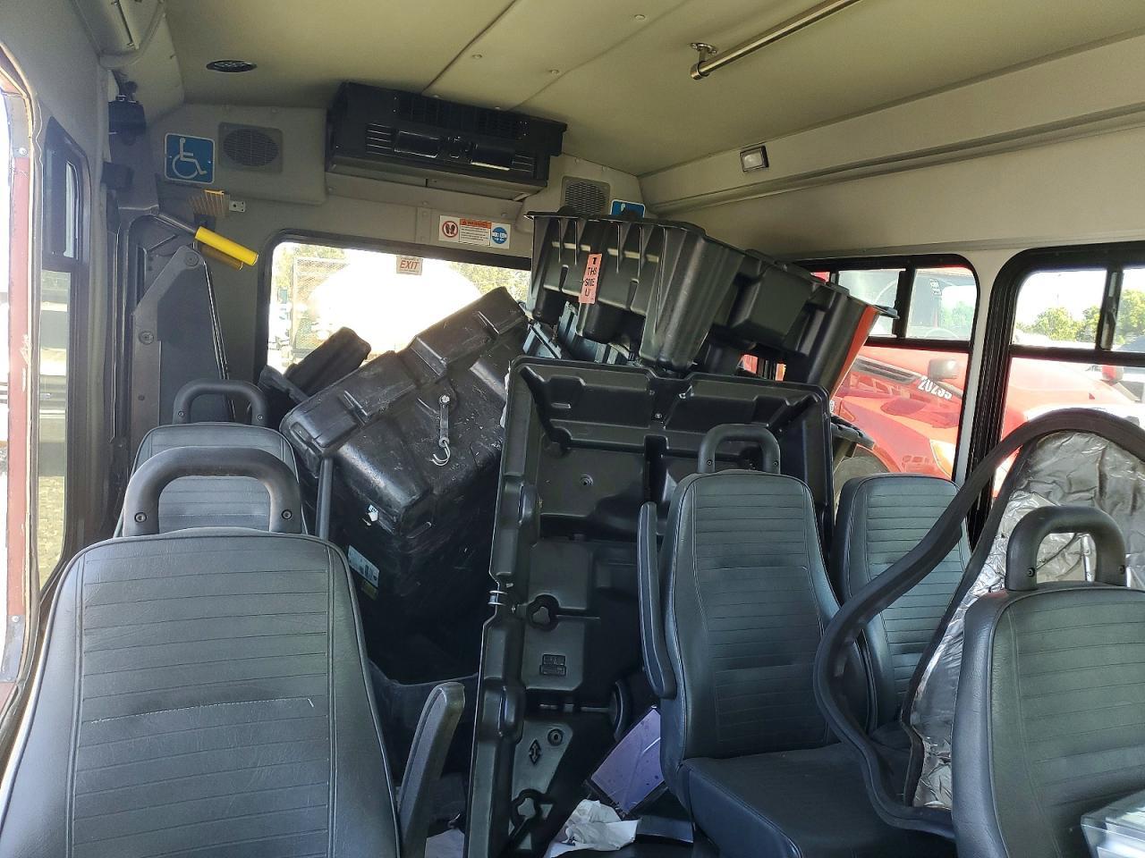 2013 Ford Econoline E350 Super Duty Cutaway Van - Image 6
