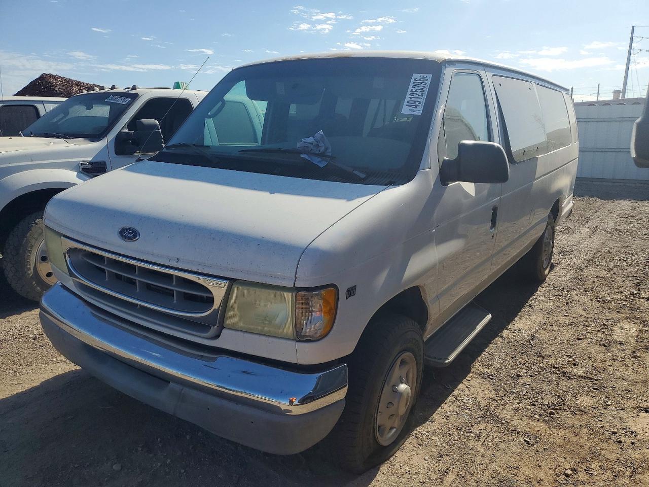 2002 Ford Econoline E350 Super Duty Wagon - Фото 2