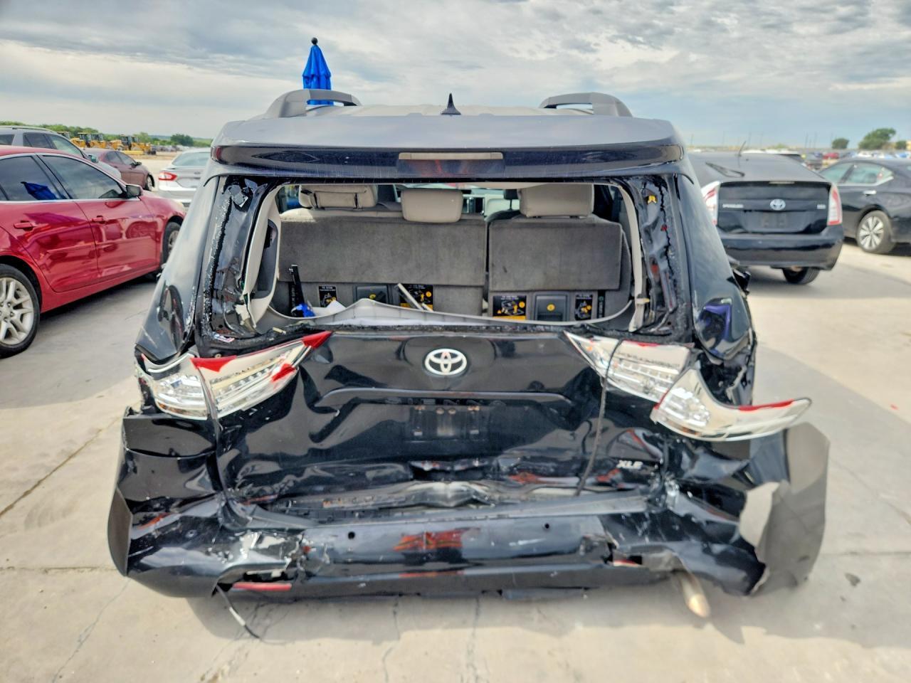 2011 Toyota Sienna Xle 8-Passenger - Image 6