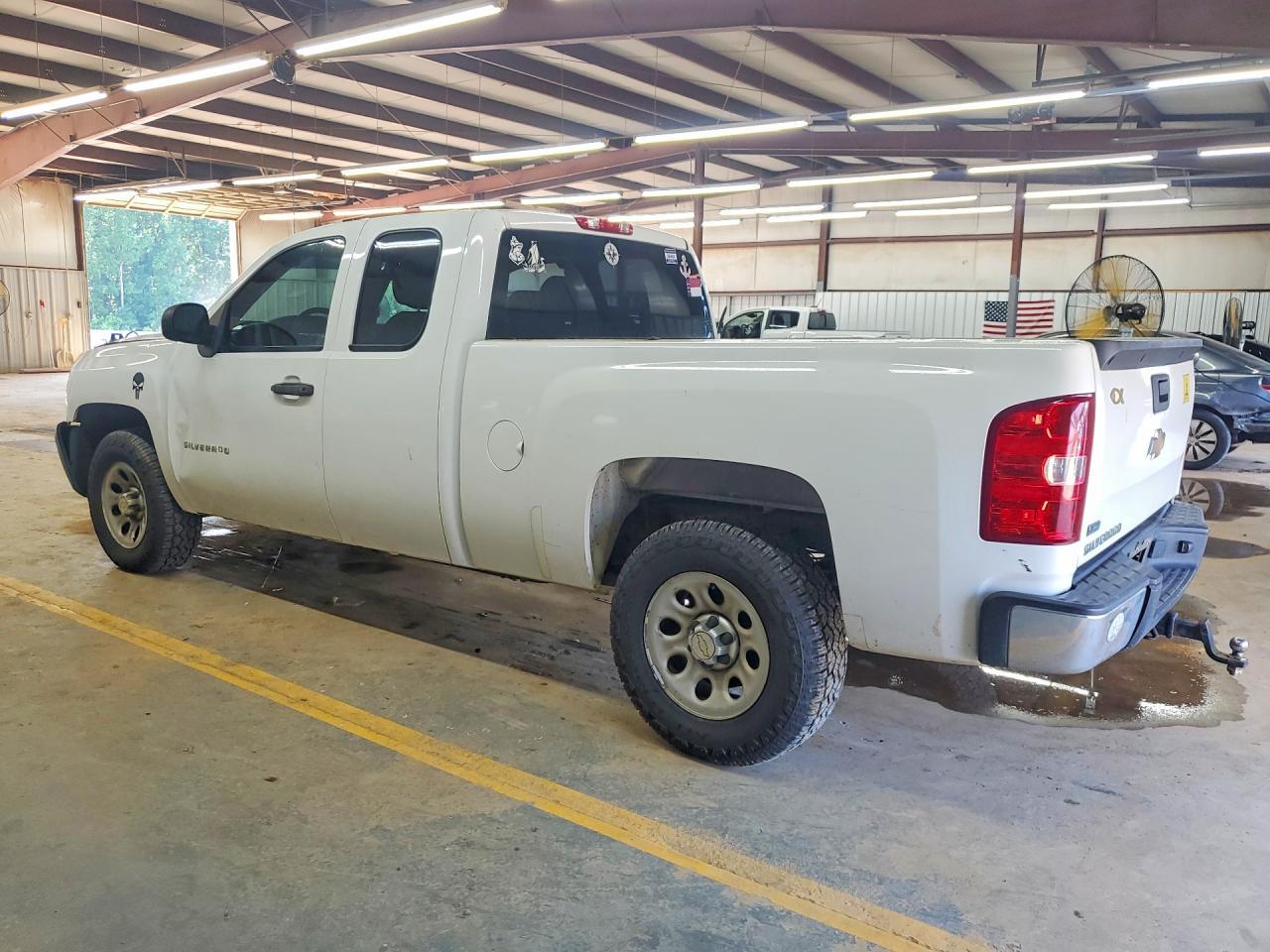 2010 Chevrolet Silverado C1500 - Image 2