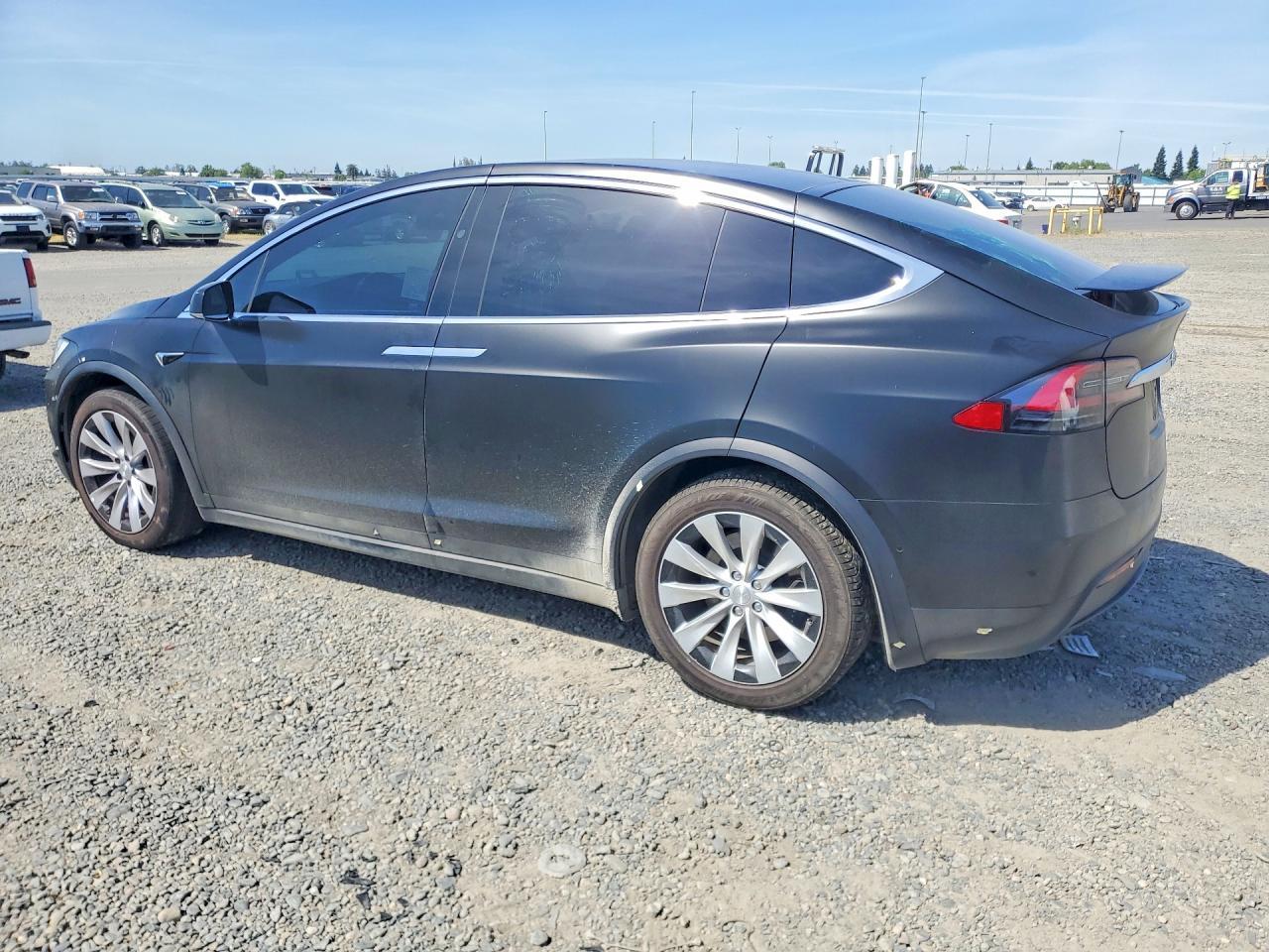 2020 Tesla Model X - Фото 2