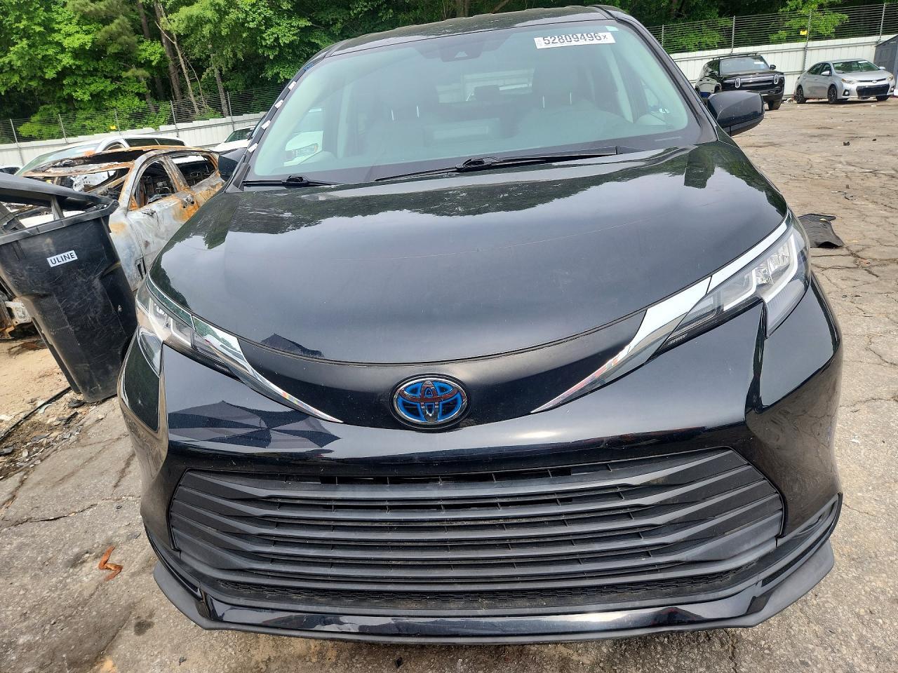 2021 Toyota Sienna Le - Image 5