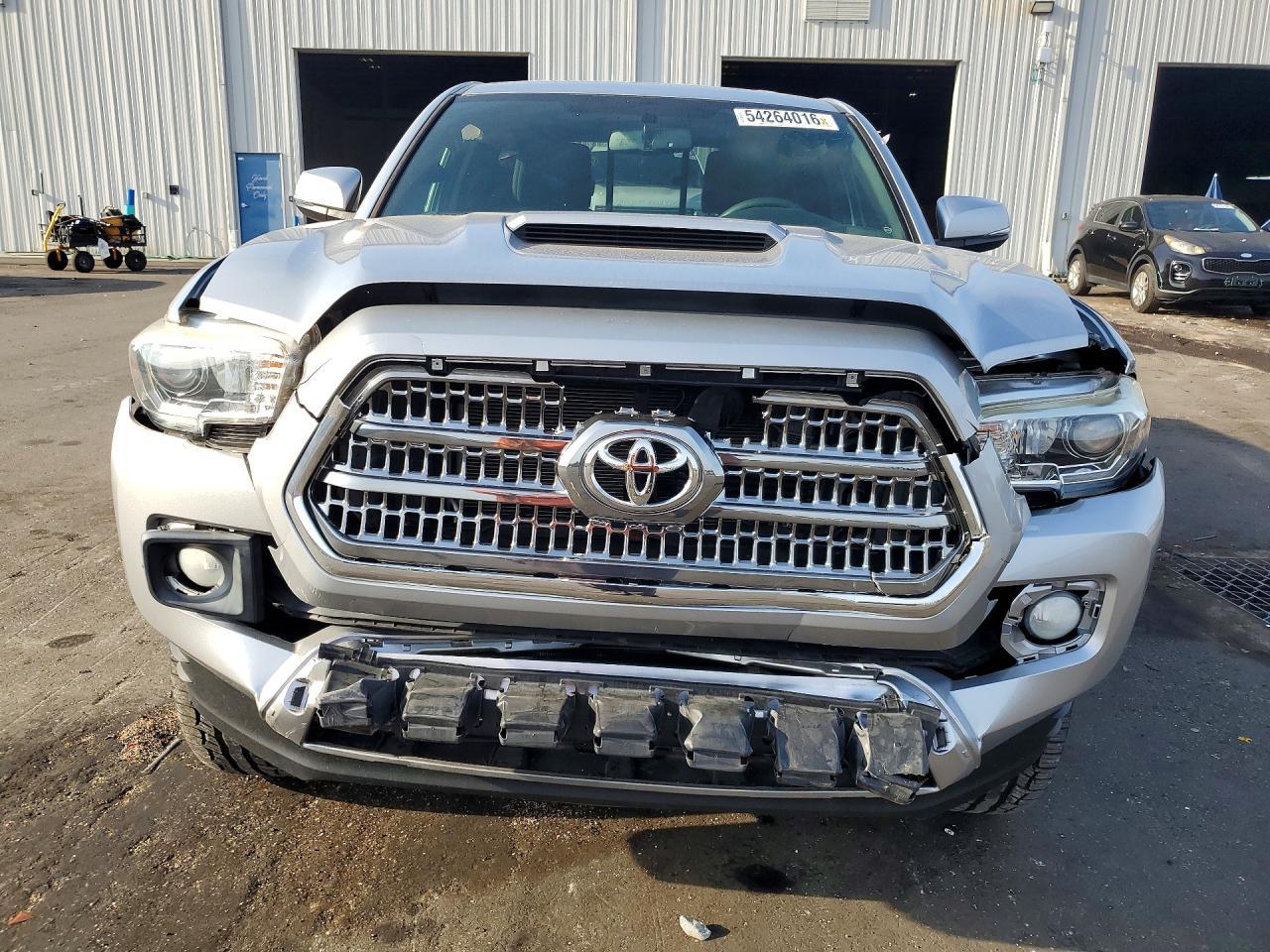 2017 Toyota Tacoma Trd Sport - Image 5