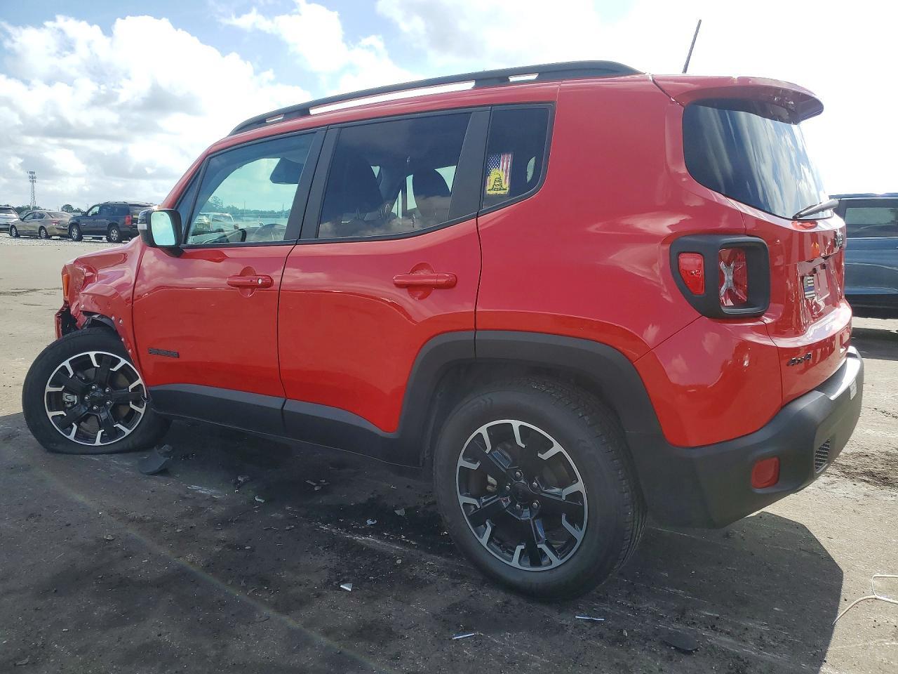2023 Jeep Renegade Latitude - Фото 2